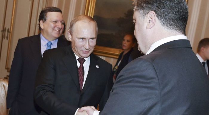 Путин пригрозил Порошенко начать наступление - СМИ