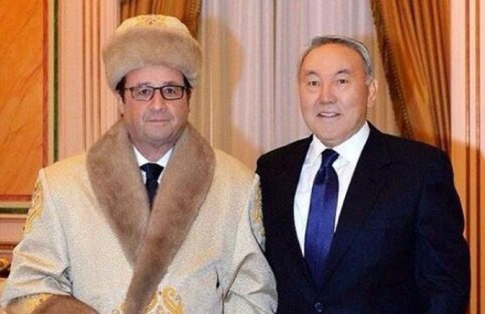 Фото президента Франции в казахской одежде стало популярным в Интернете
