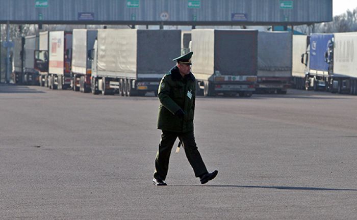 Белоруссия восстановила таможенный контроль на границе с Россией