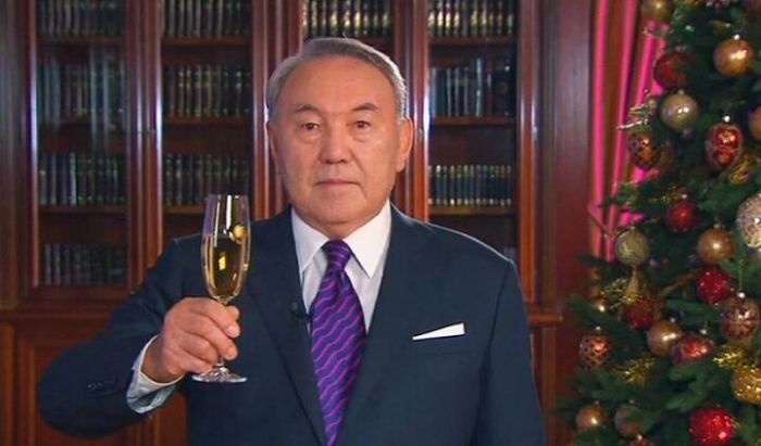 Назарбаев поздравил казахстанцев с новым 2015 годом
