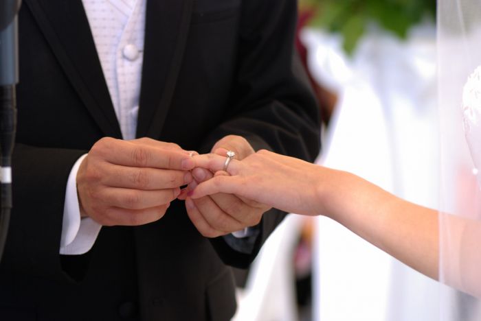В Азербайджане запретили регистрировать брак без справки о здоровье
