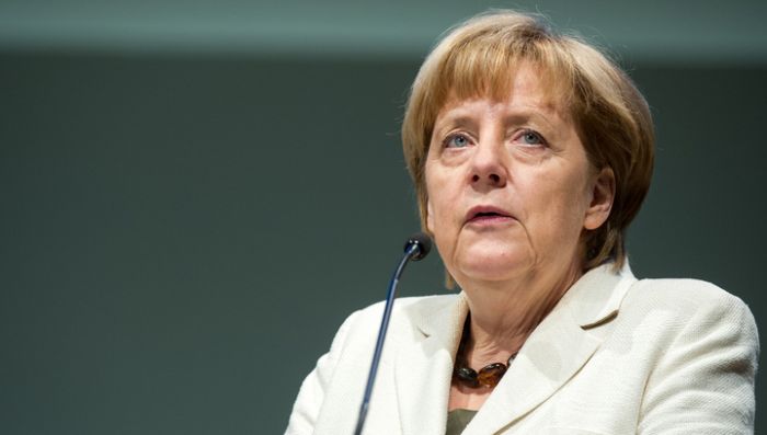 Меркель выступила против выхода Греции из еврозоны
