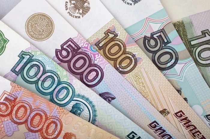 Рубль впервые опустился ниже 3-х тенге