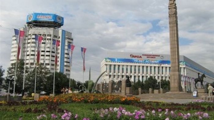Сотрудников офисов на площади Республики в Алматы эвакуировали