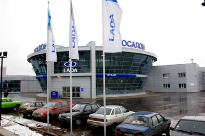 "Автоваз" поднимает цены на автомобили Lada