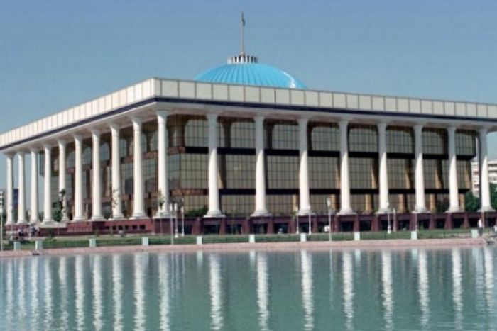 Кабмин Узбекистана сложил свои полномочия 