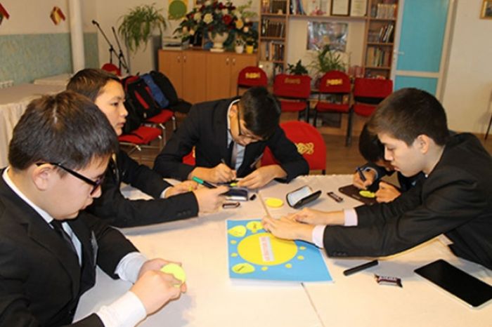 Почему процветают поборы в казахстанских школах