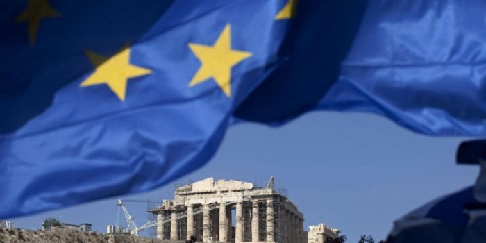 Еврогруппа обсудит с Грецией долги в 300 млрд евро