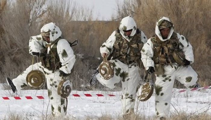 Казахстанским военным хотят запретить брать кредиты