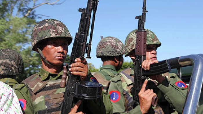 На севере Бирмы введен режим ЧС из-за военного конфликта