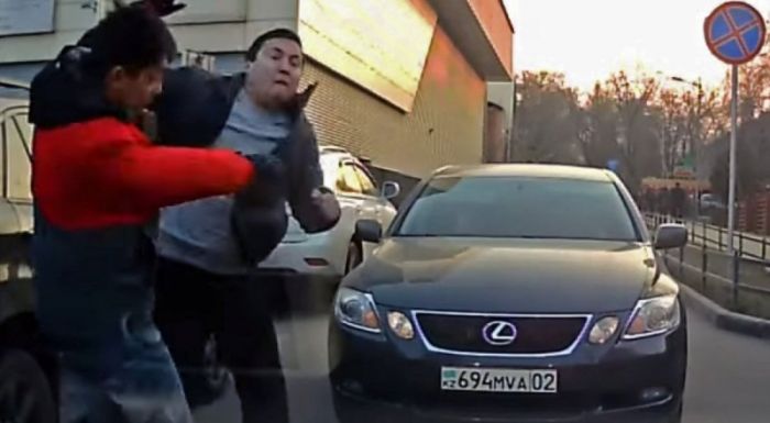 Драка на дороге в Алматы: Водитель Lexus привлечен к ответственности