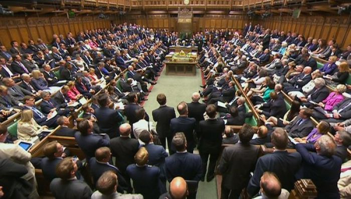 Британские парламентарии лишатся бесплатного чая, печенья и заказа такси