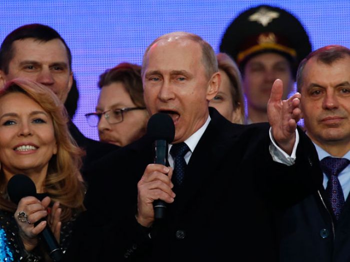 Путин спел гимн на митинге в честь годовщины присоединения Крыма