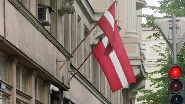 Власти Латвии советуют гражданам в случае войны запастись топорами