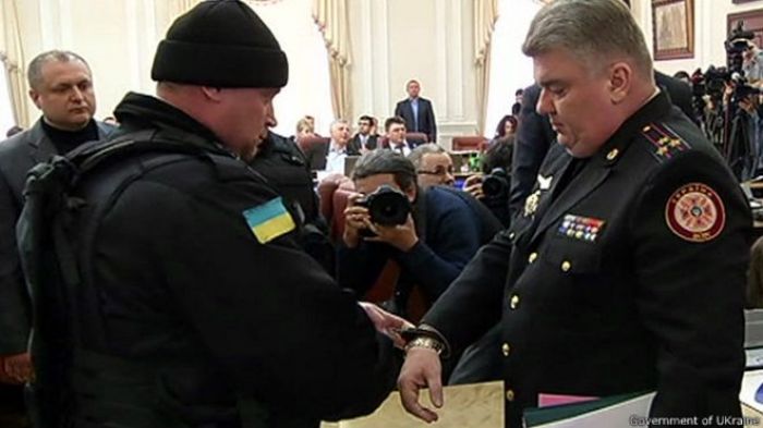 Украина: аресты крупных чиновников на заседании кабмина