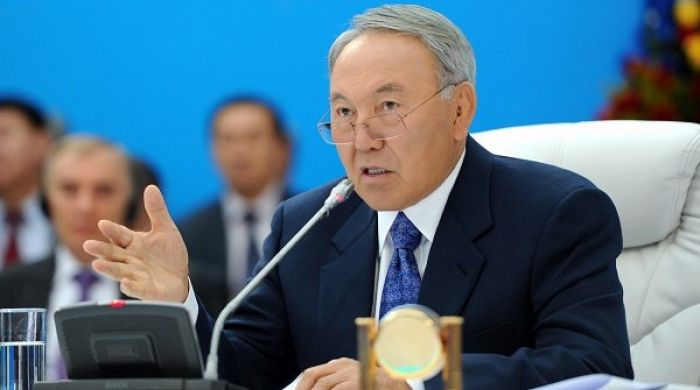 Назарбаев обещает запретить чиновникам продвигать родственников по службе