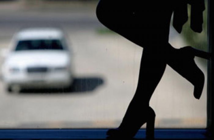 Французский сенат отклонил закон о штрафах для клиентов проституток