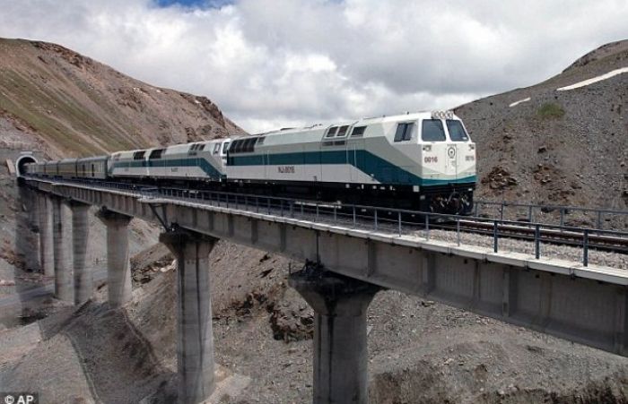 Китай построит железнодорожный тоннель под Эверестом