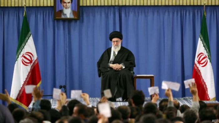 Аятолла Хаменеи: гарантии ядерной сделки с США нет