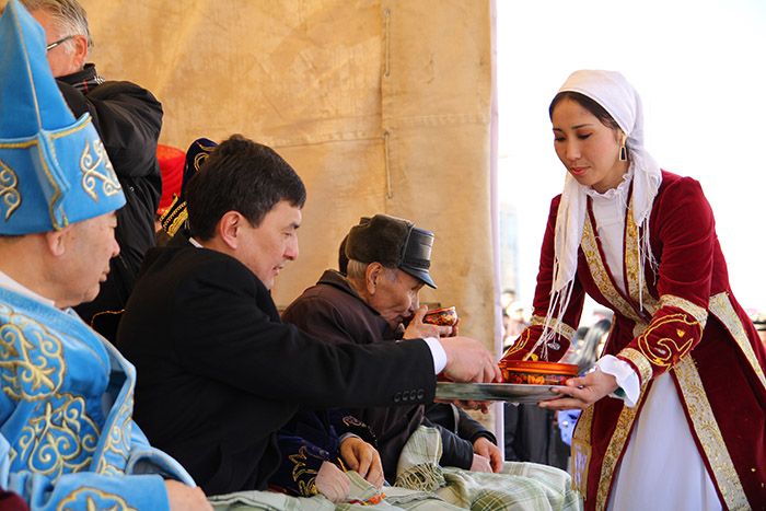 Создадим праздник национальной одежды?