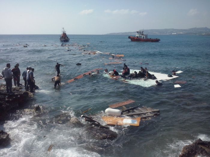 При крушении судна с мигрантами в Сицилийском проливе погибли 800 человек