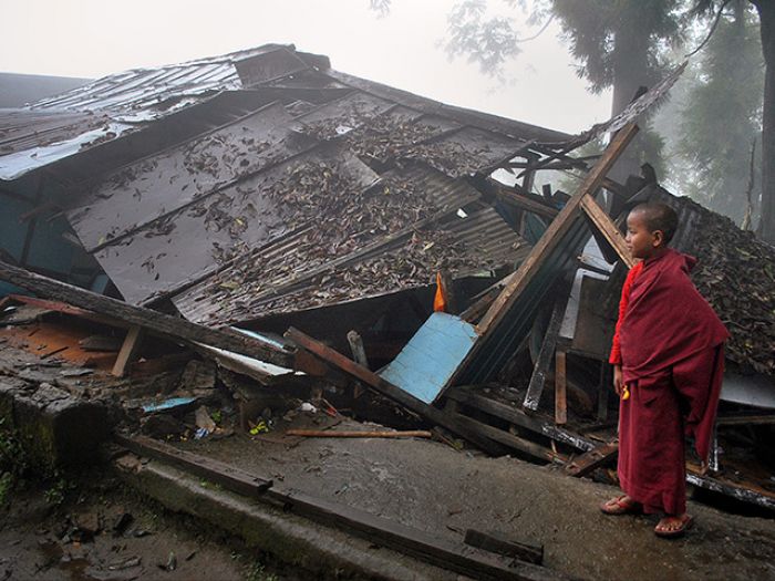 Землетрясение в Непале разрушило дома, много погибших