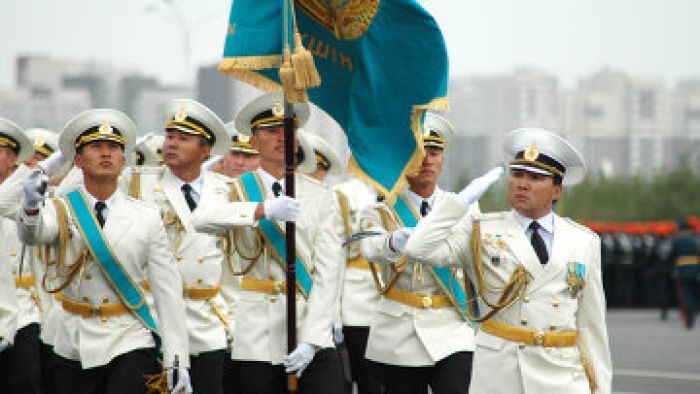 Самый масштабный военный парад с рекордным числом военных и техники проходит в Астане