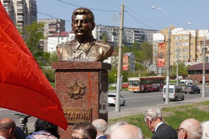 Мэрия российского Липецка потребовала убрать памятник Сталину