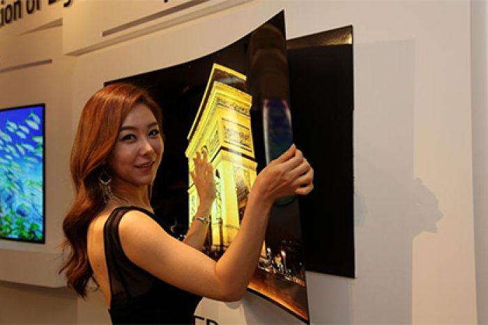 В Корее сделали первый телевизор толщиной менее миллиметра