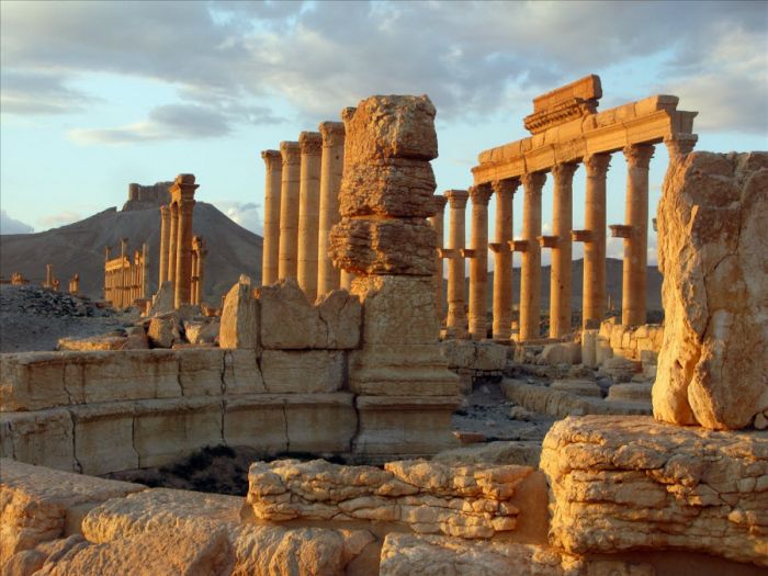 "Исламское государство" захватило треть древней Пальмиры