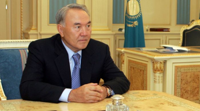 Назарбаев: По мере роста среднего класса права будут передаваться парламенту и Кабмину