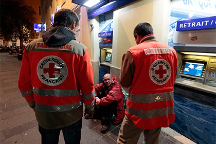 Французский Красный Крест накажут за работу сверхурочно