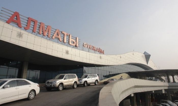 В аэропорту Алматы цена на самсу упала с 1000 до 170 тенге