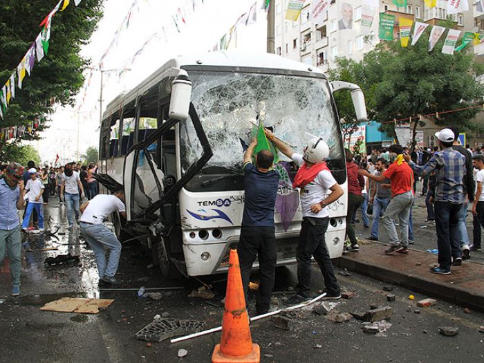 В Турции прогремели взрывы во время митинга прокурдской оппозиции