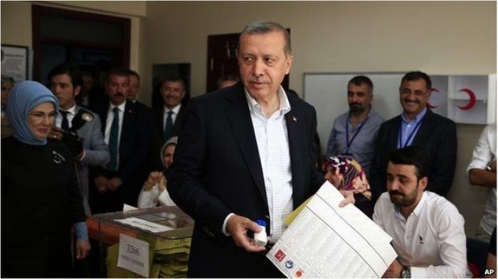 Выборы в Турции: партия Эрдогана лишилась большинства