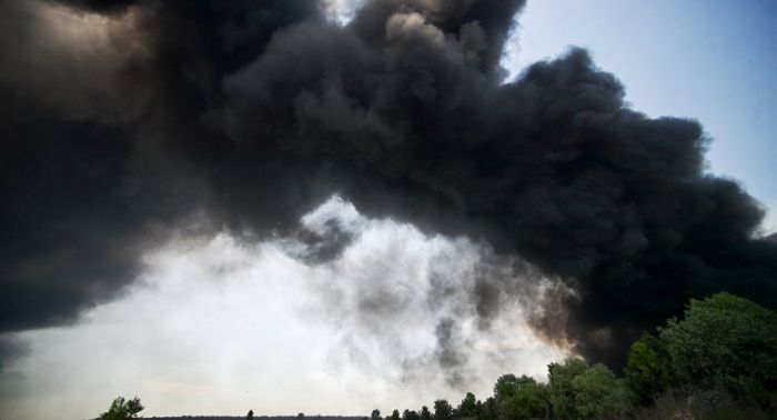 Пожар под Киевом привел к эвакуации жителей и "черным дождям"