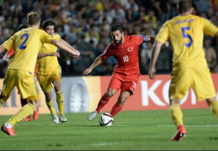 Турецкие футболисты одолели Казахстан в отборочном матче ЧЕ-2016