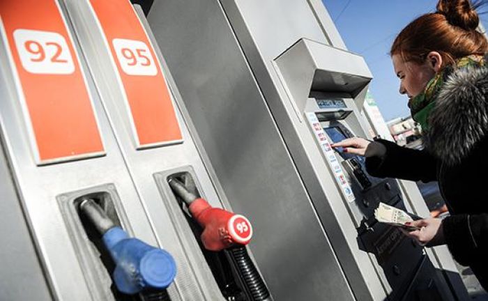 На заправках России начали повышать цены на бензин