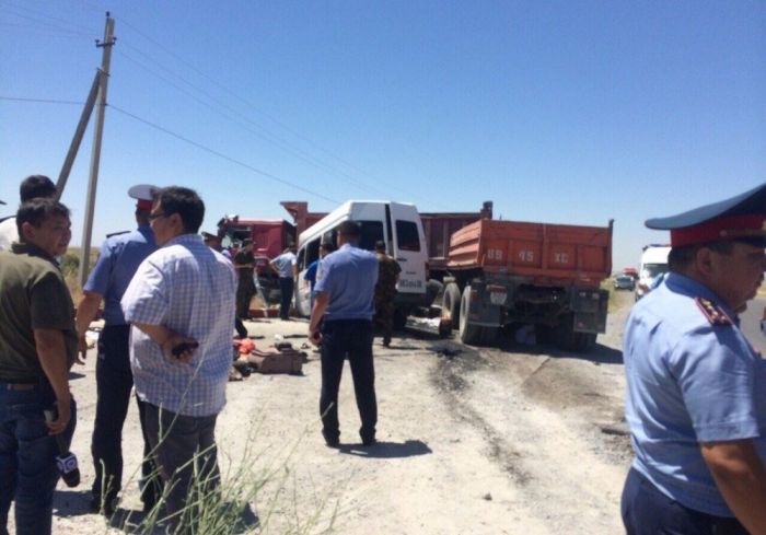 Восемь человек погибли в ДТП на юге Казахстана