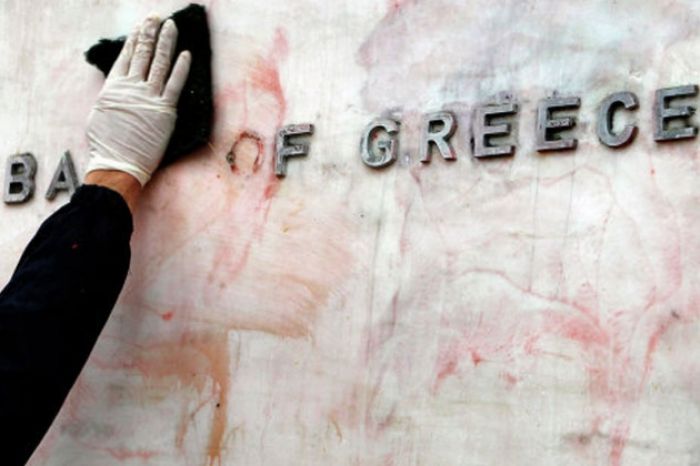 Вкладчики Греции миллиардами выводят наличность из банков