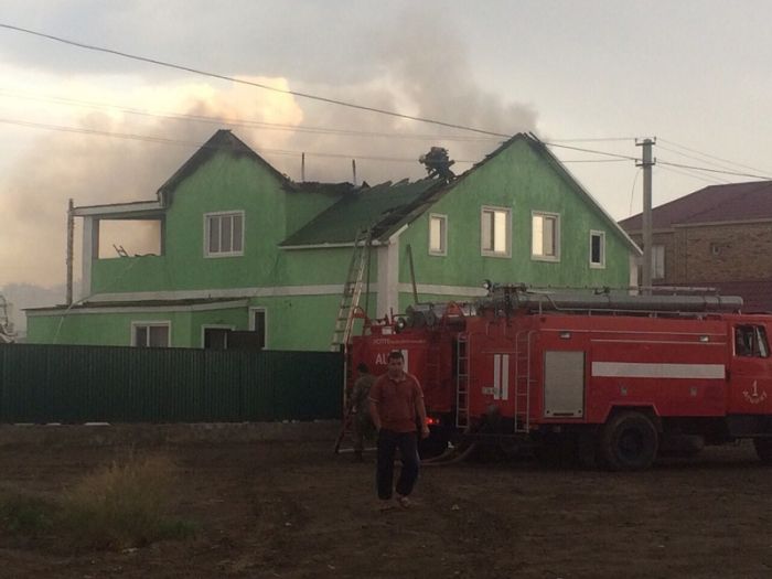 Молния подпалила ещё один дом в Атырау
