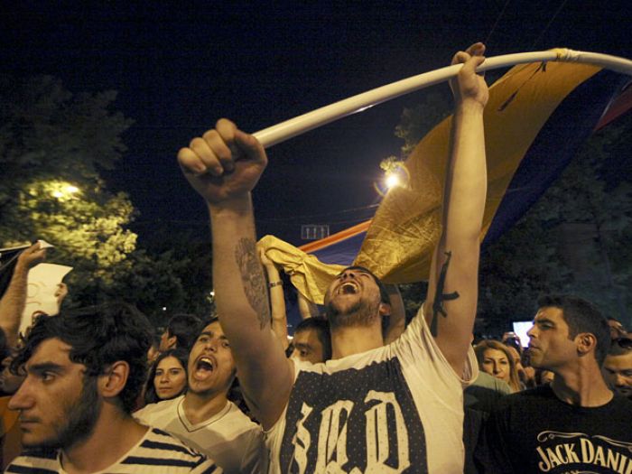 К протестам в Ереване присоединились еще четыре города Армении
