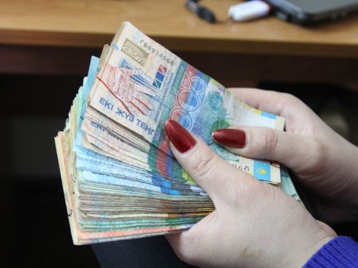 В Казахстане может уменьшиться заработная плата