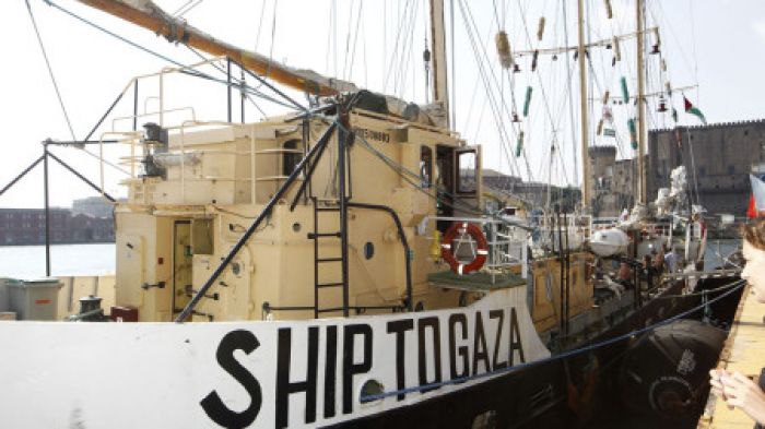 Израиль перехватил судно с активистами на пути в Газу