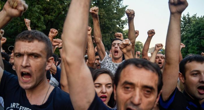 Митингующие продолжат акцию в Ереване до выполнения всех требований