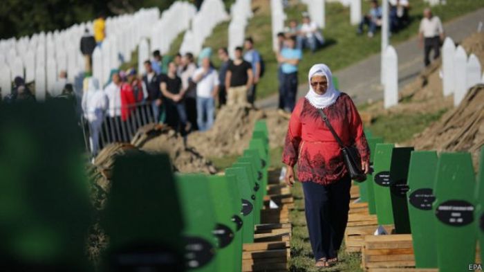 В Боснии поминают жертв резни в Сребренице