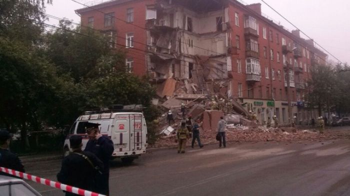 Россия: В Перми рухнул фасад жилого дома