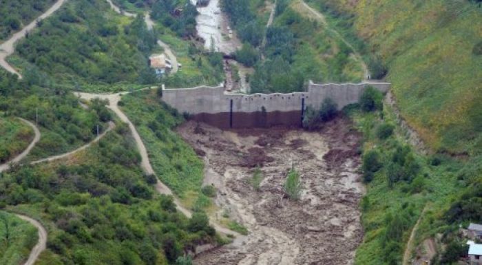 "Казселезащита": Русло реки Карагалинка сужено из-за частных построек