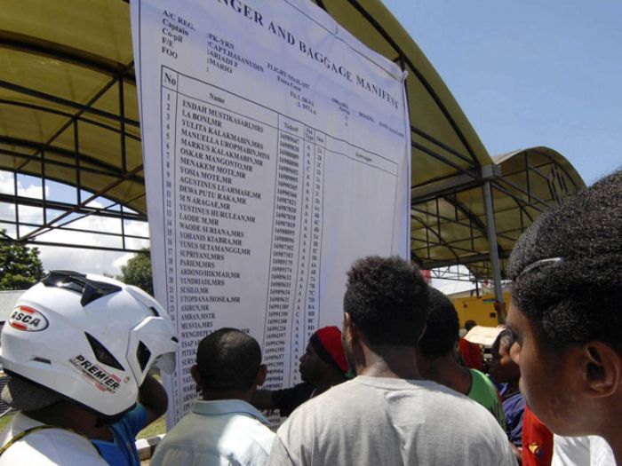 Падение самолета в Индонезии: обнаружены тела всех 54 погибших