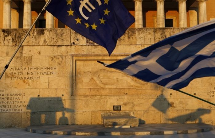 Греция начала получать деньги по третьей программе помощи